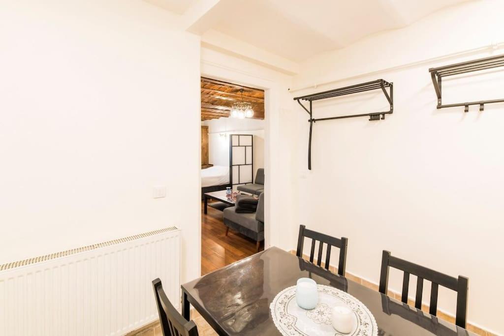 Beautiful 1 Bedroom Apt. W/ac 400 Meters Taksim Square Апартаменты