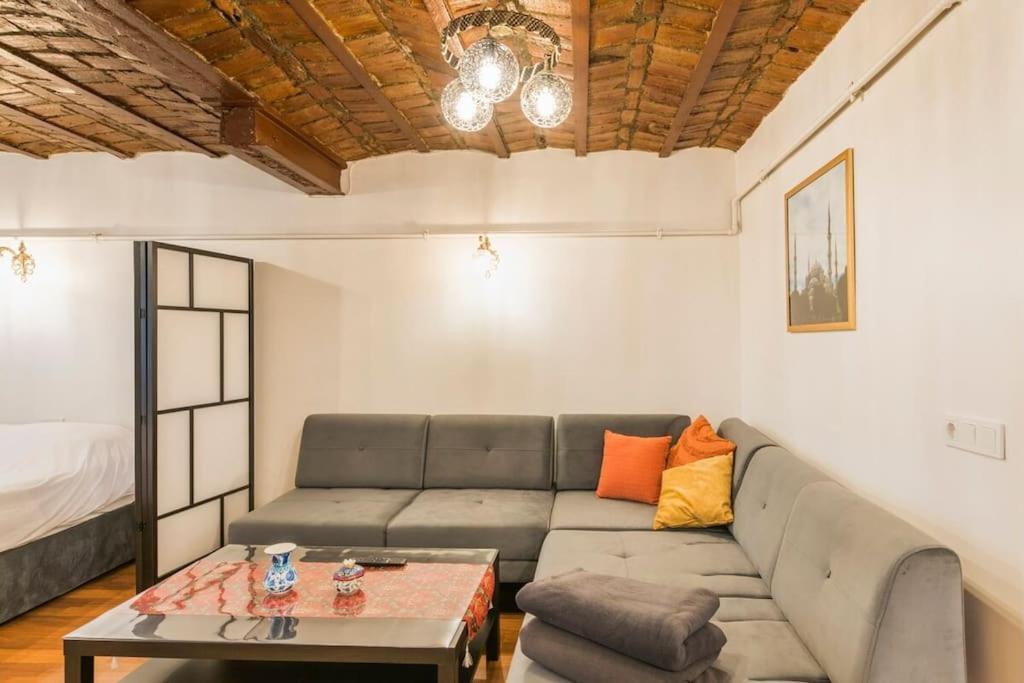 Апартаменты Beautiful 1 Bedroom Apt. W/ac 400 Meters Taksim Square *