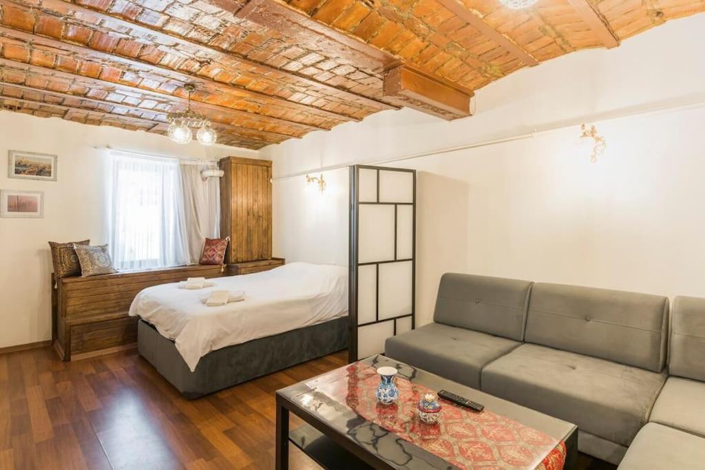 Апартаменты Beautiful 1 Bedroom Apt. W/ac 400 Meters Taksim Square